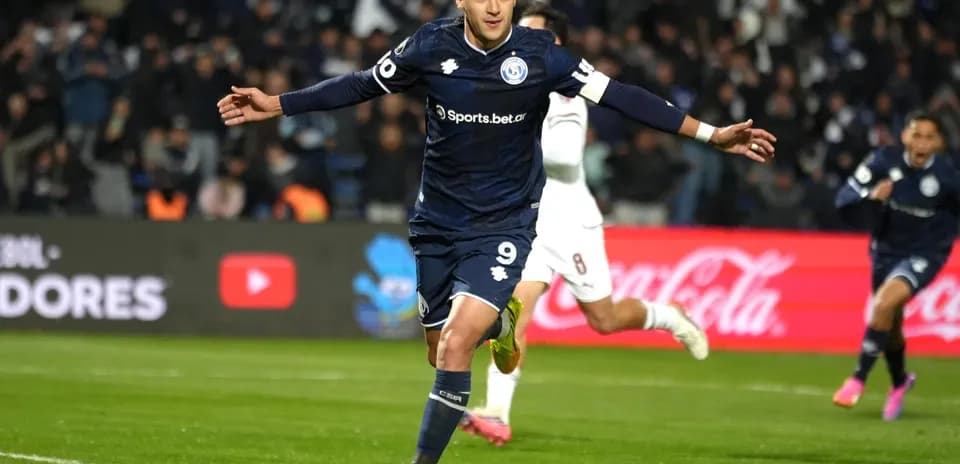 Jugador celebrando un gol en el partido
