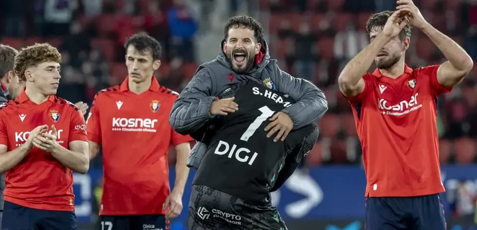 Celebración de jugadores de Osasuna tras el partido