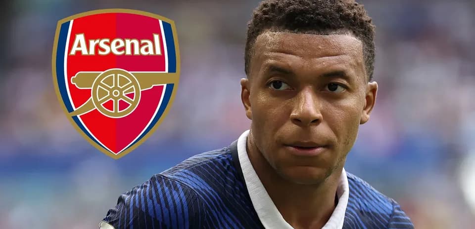 Jugador de fútbol con logo de Arsenal de fondo