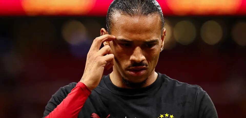 Jugador de Galatasaray pensativo antes del partido
