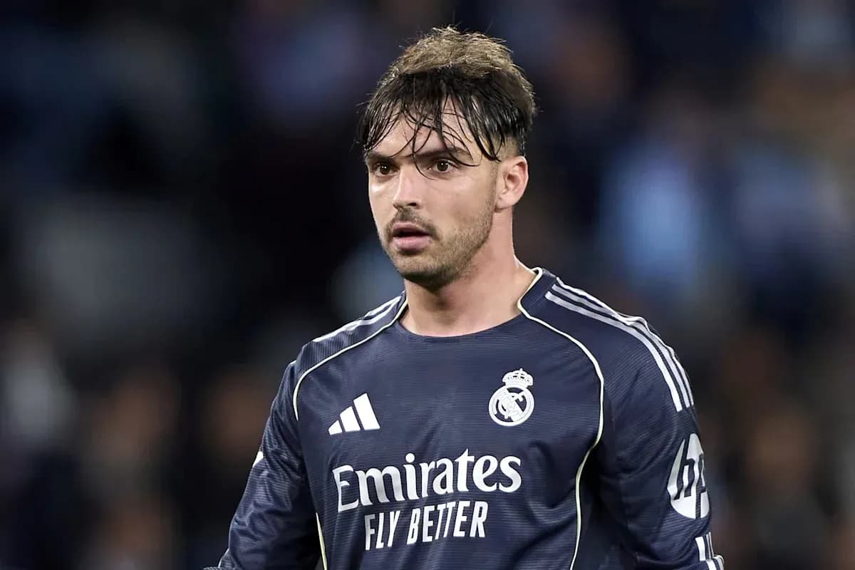 Portero de Real Madrid en el campo durante el partido
