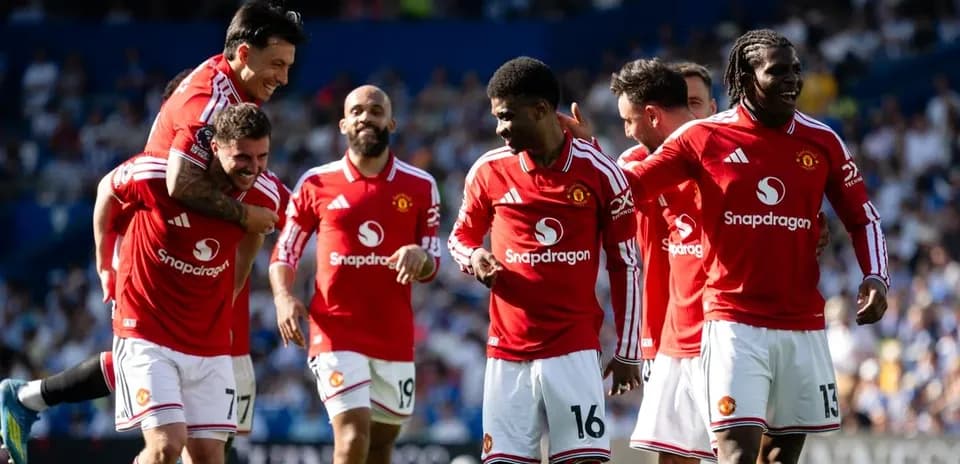 Jugadores de Manchester United celebrando un gol
