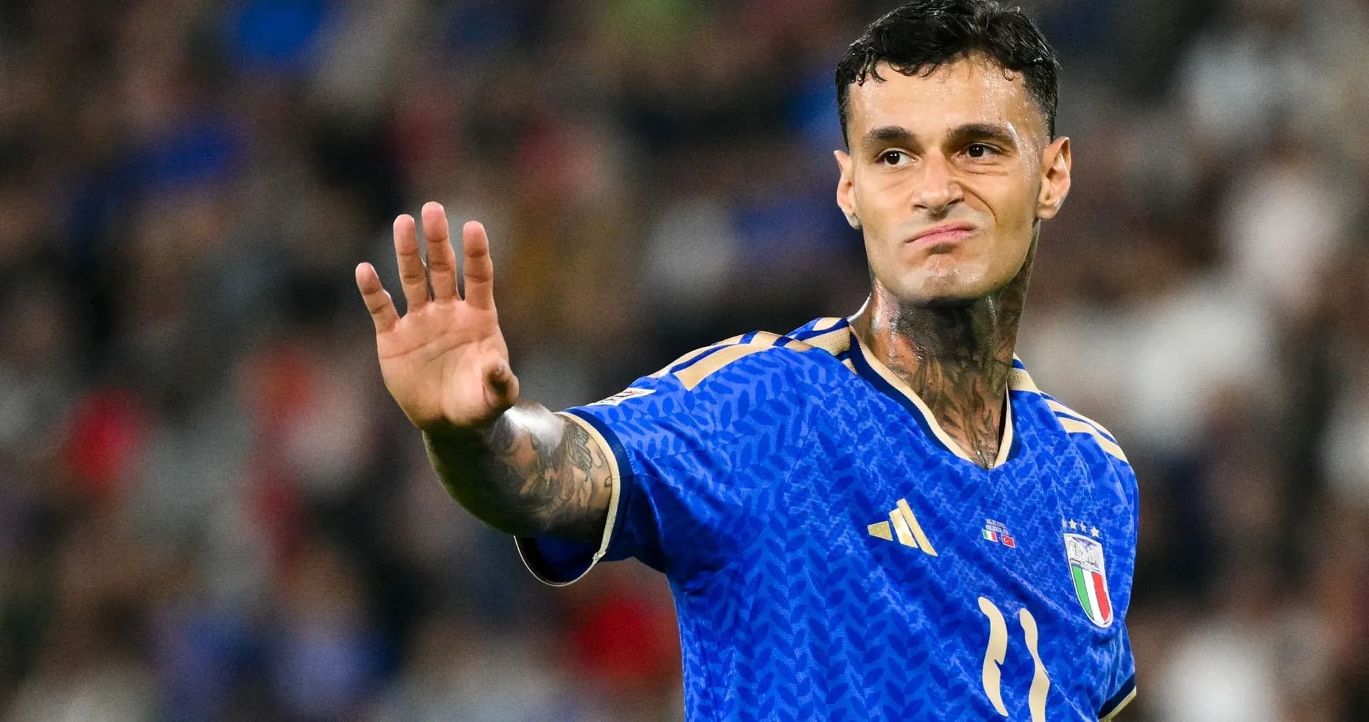Jugador italiano gesticulando durante el partido