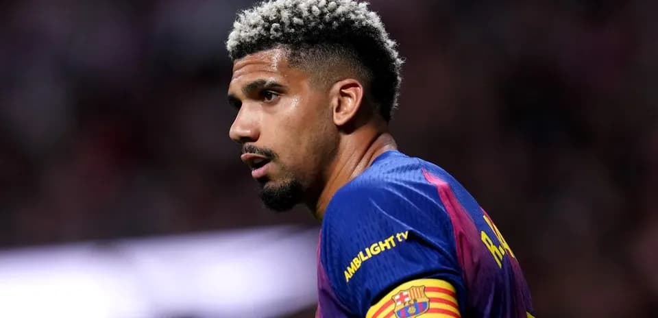 Jugador de Barcelona en acción durante el partido