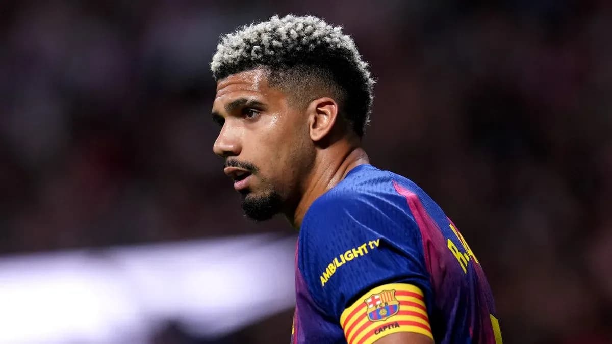 Jugador de Barcelona en acción durante el partido