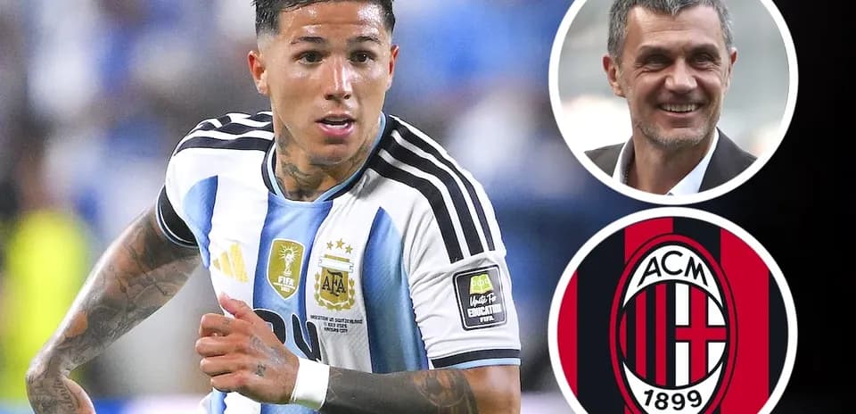 Jugador argentino corriendo con balón durante el partido