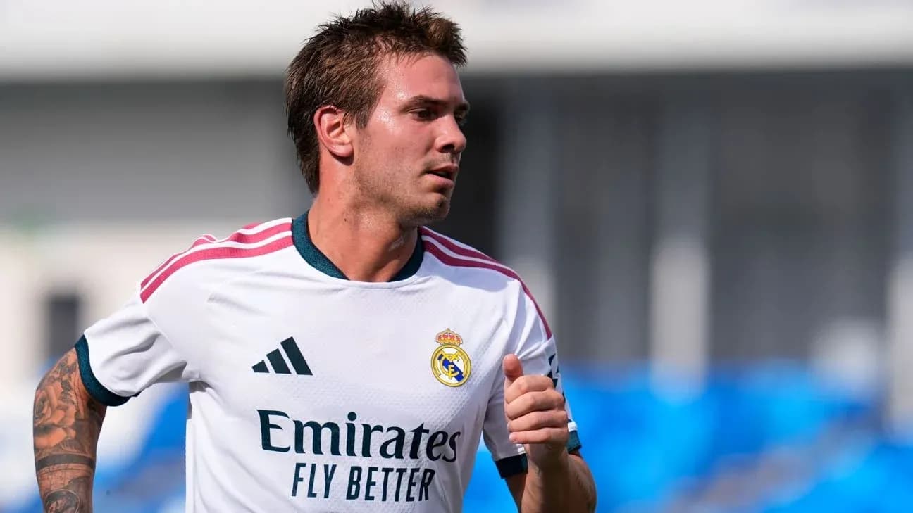 Jugador del Real Madrid corriendo en entrenamiento