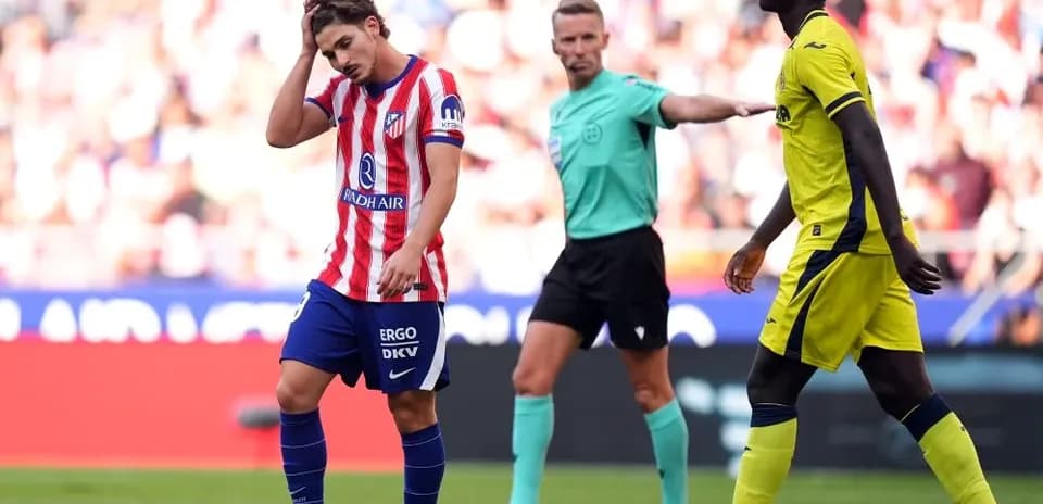 Jugador de Atlético de Madrid se lamenta tras falta