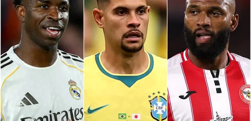 Tres jugadores de fútbol en diferentes camisetas