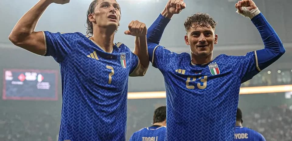 Jugadores de Italia celebrando en el partido