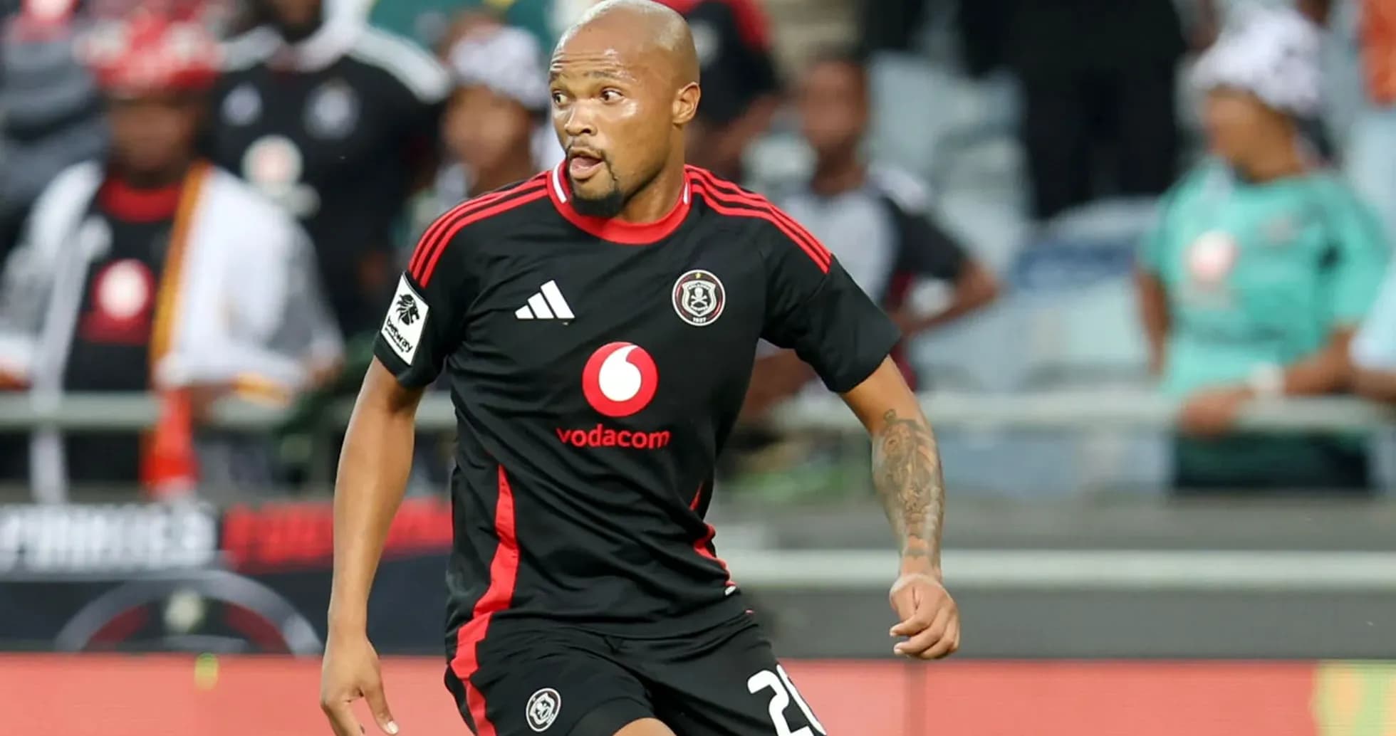 Jugador de Orlando Pirates corriendo durante el partido