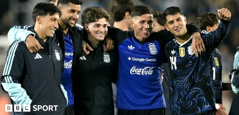 Jugadores de Argentina posando juntos tras un partido