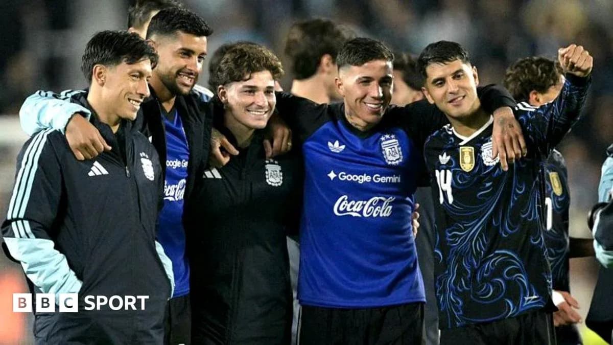 Jugadores de Argentina posando juntos tras un partido