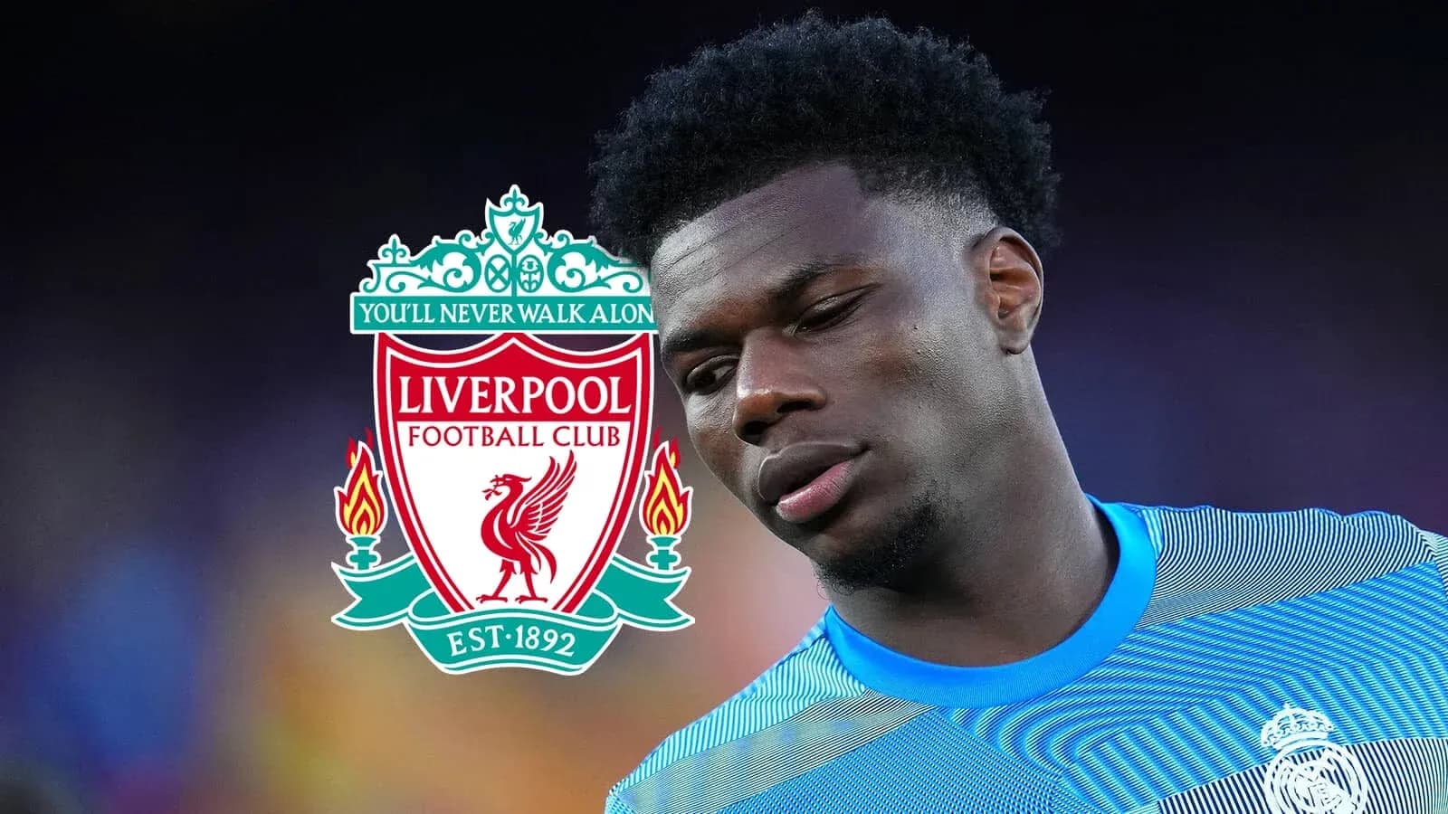Jugador con camiseta de Real Madrid y logo de Liverpool
