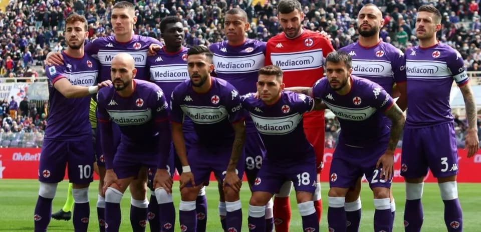 Equipo de Fiorentina posando antes del partido
