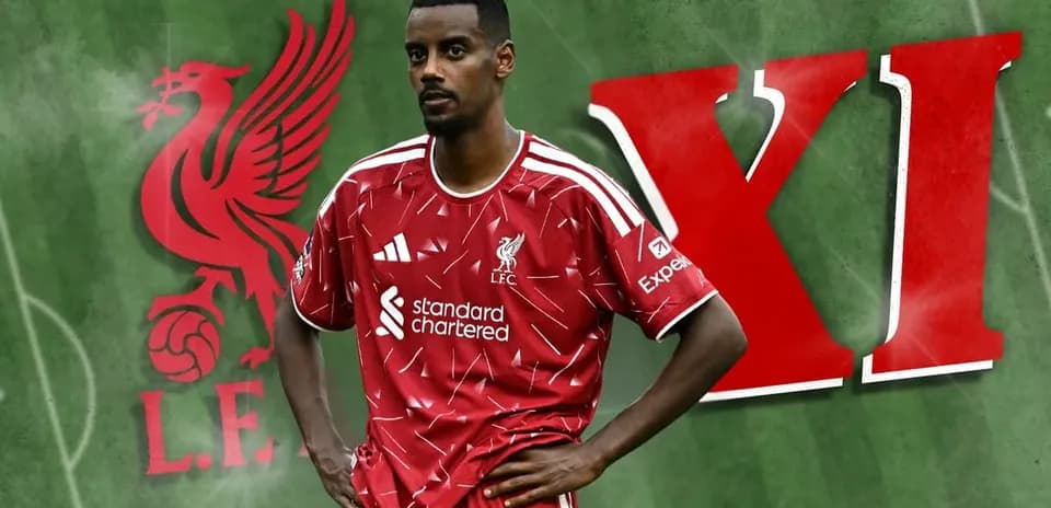 Jugador de Liverpool con camiseta roja en el campo