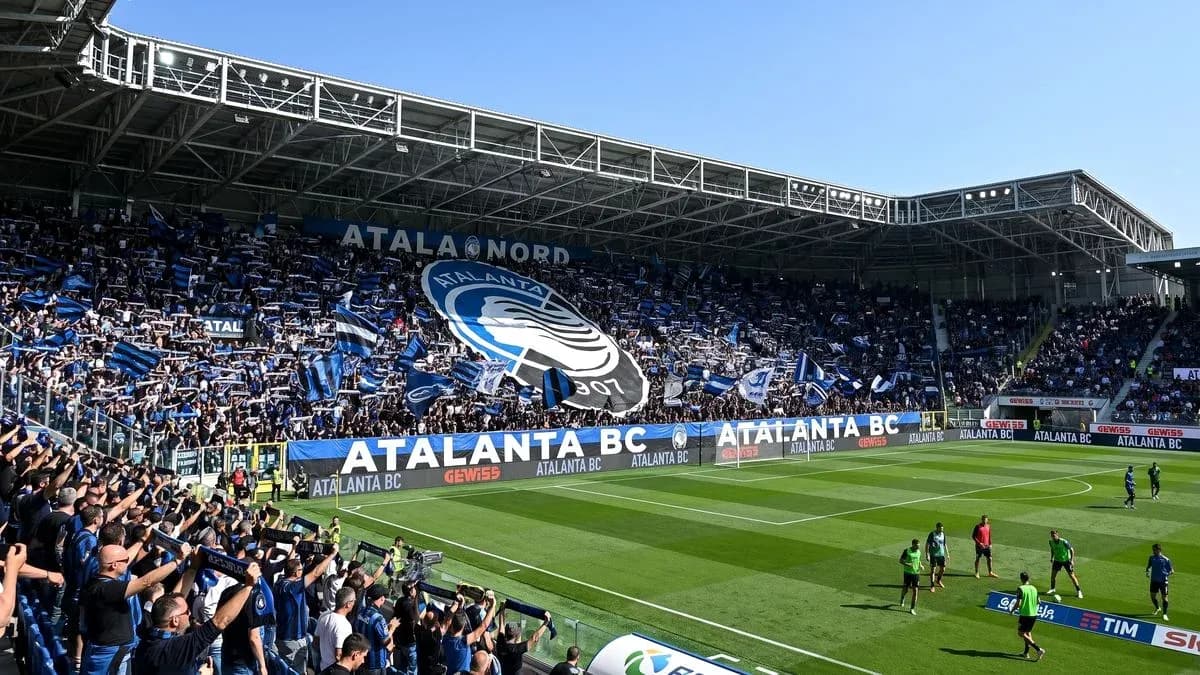 Aficionados de Atalanta en el estadio