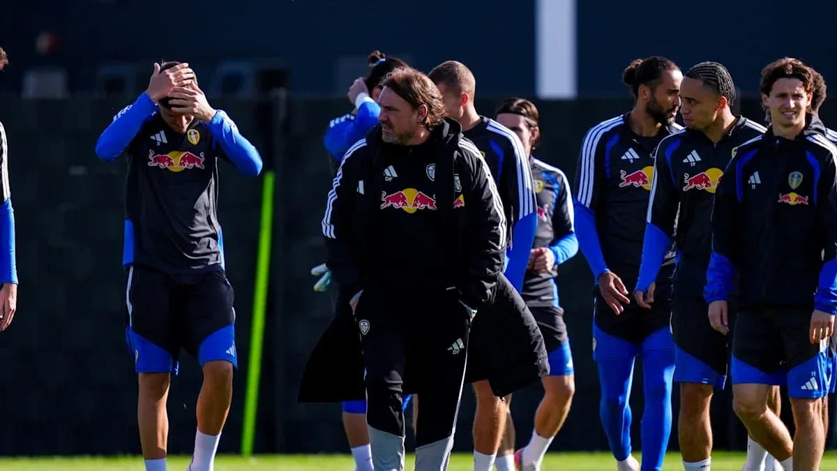 Equipo de Leeds United entrenando en la sesión