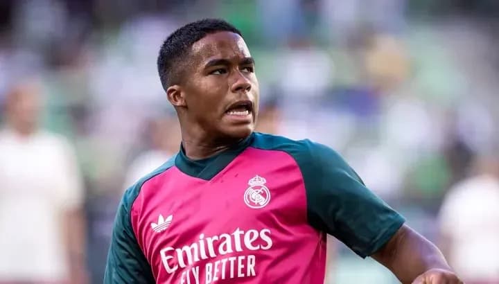 Jugador de Real Madrid en calentamiento previo al partido