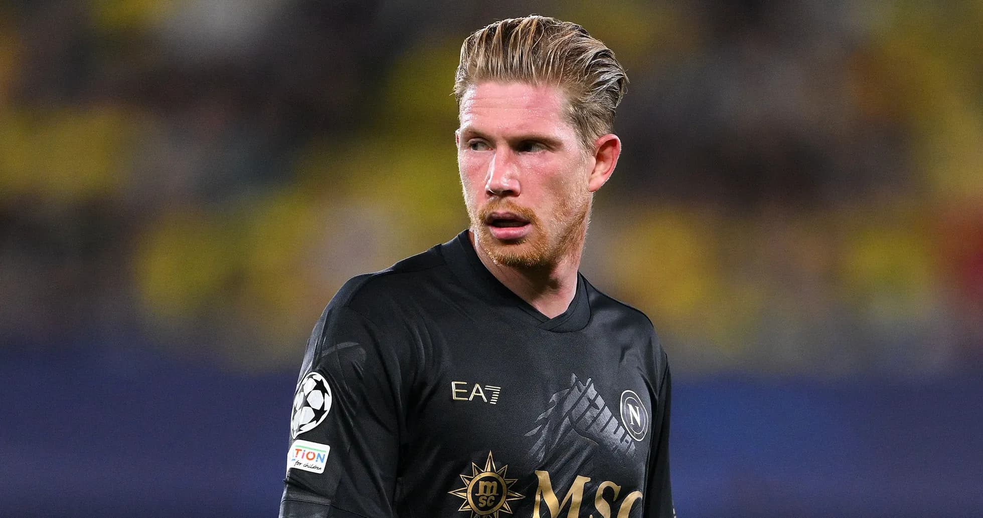Jugador del Napoli en partido de Champions League