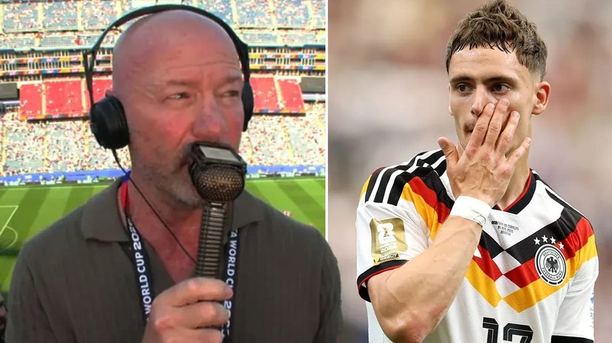 Locutor en estadio y jugador de Alemania en acción