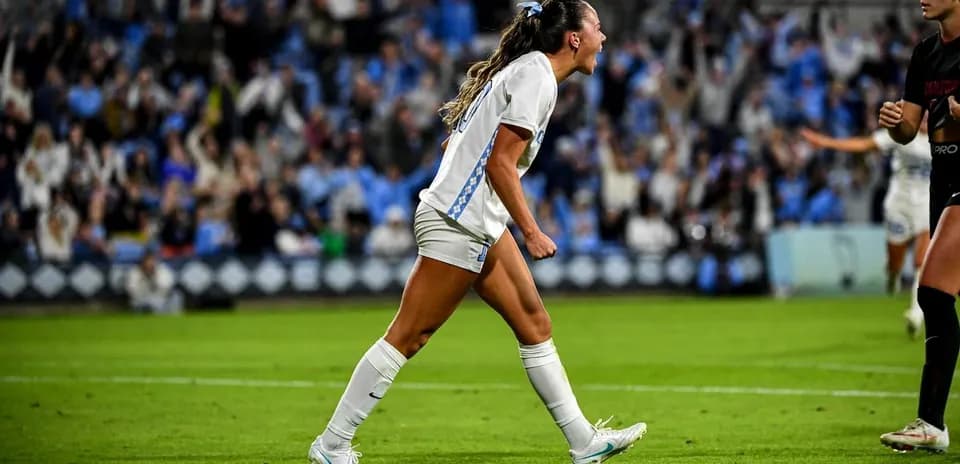 Jugadora celebrando un gol en el partido