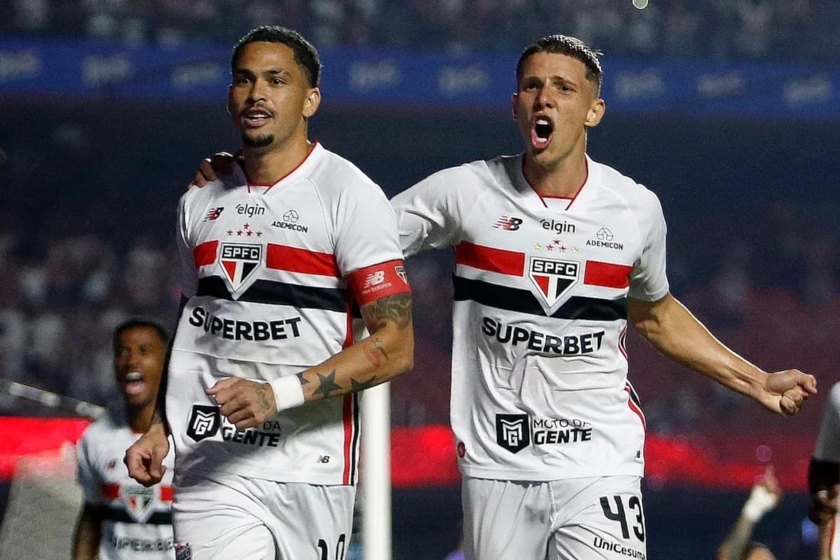 Jugadores de Sao Paulo celebrando un gol