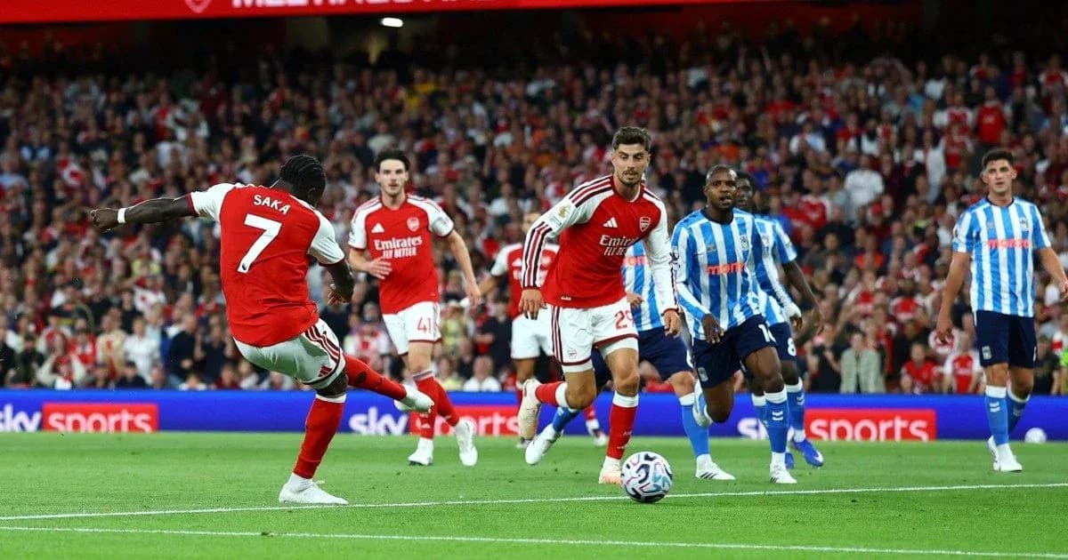 Saka kicking the ball during Arsenal match