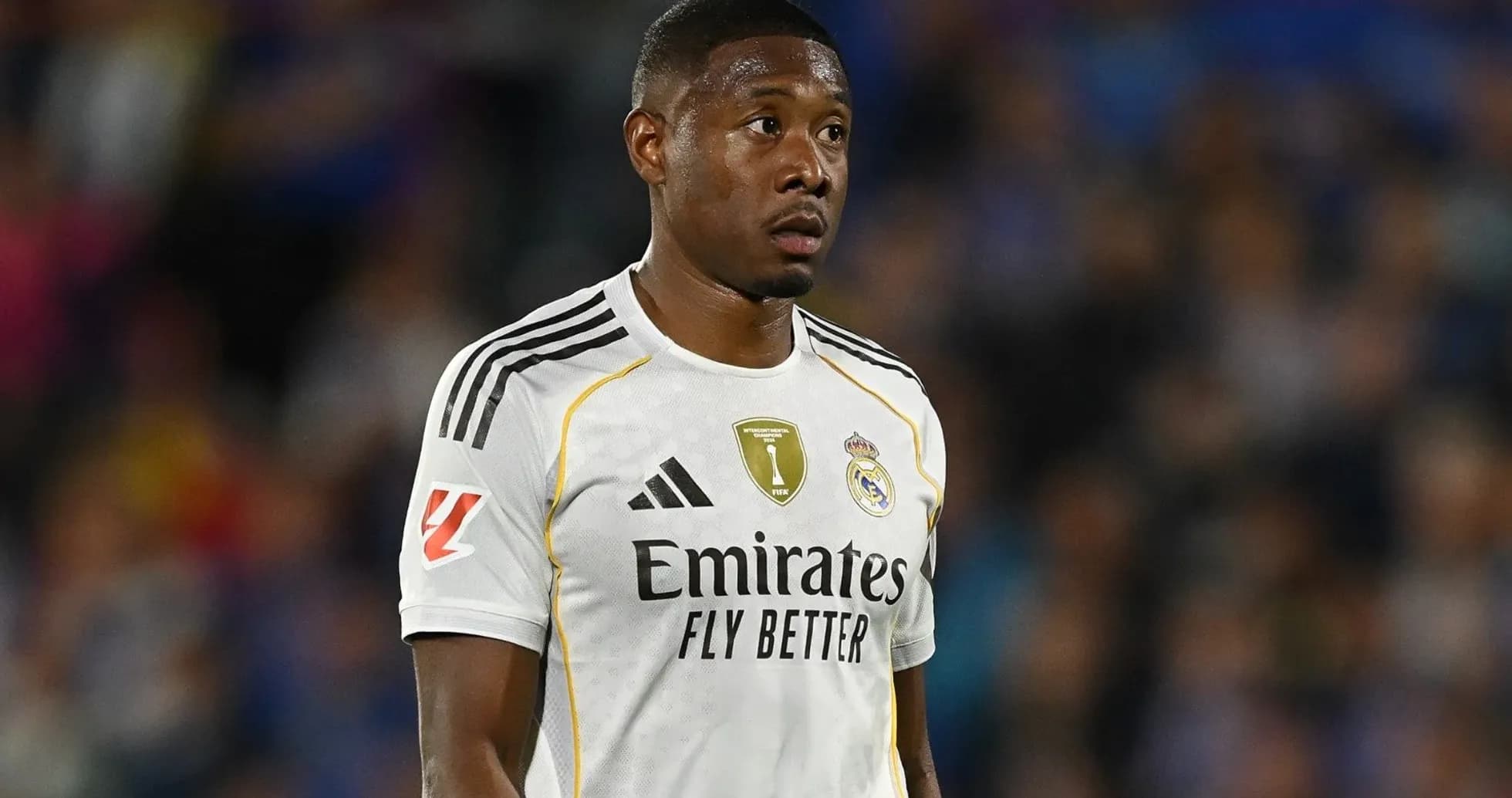 Jugador de Real Madrid en uniforme durante partido