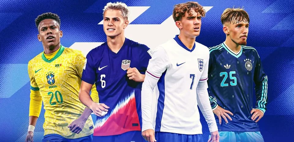 Cuatro jugadores de fútbol de diferentes selecciones nacionales