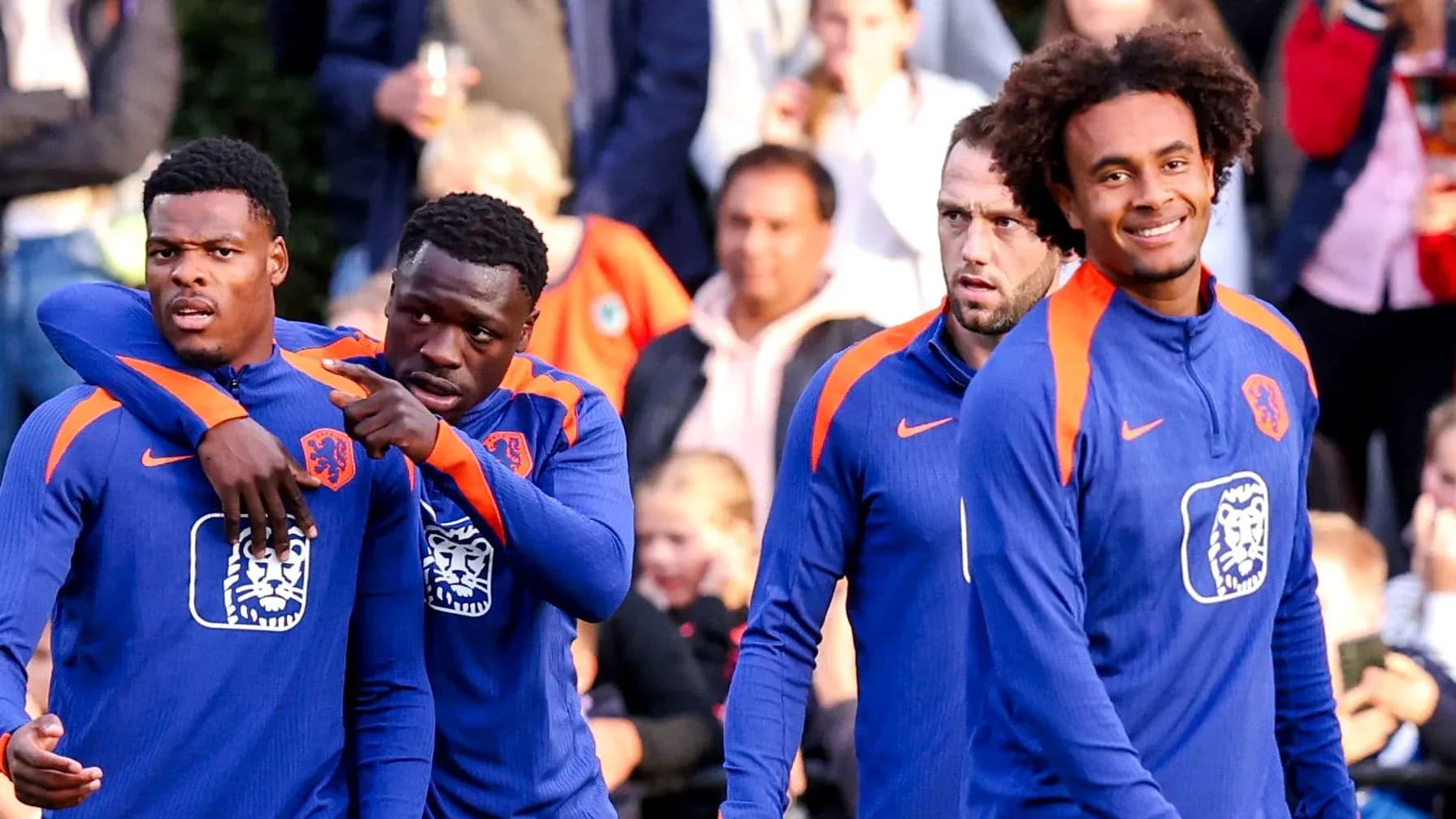 Cuatro jugadores del equipo de los Países Bajos en entrenamiento