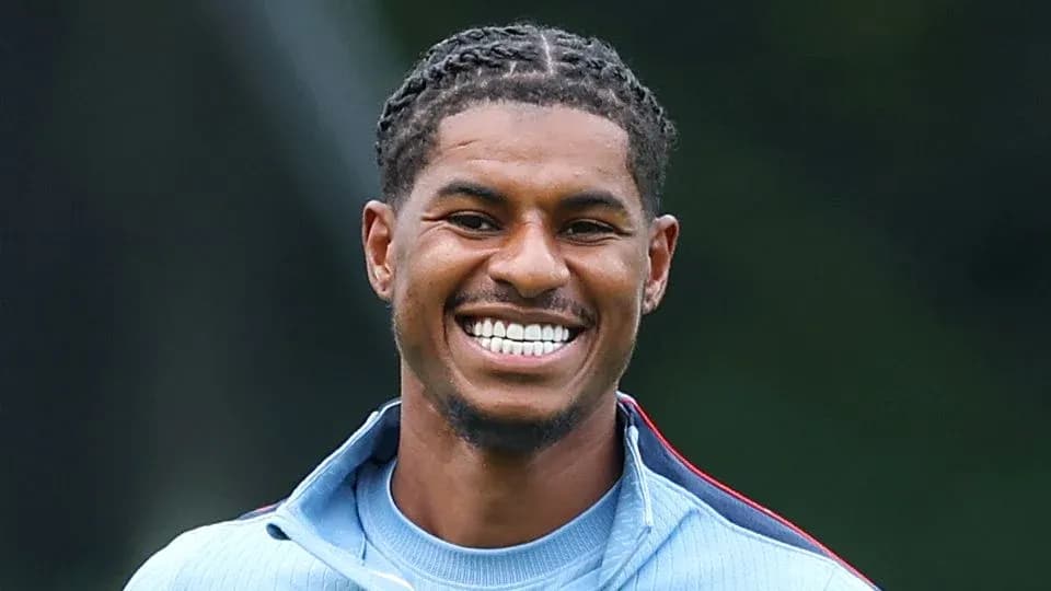 Jugador sonriendo durante la sesión de entrenamiento