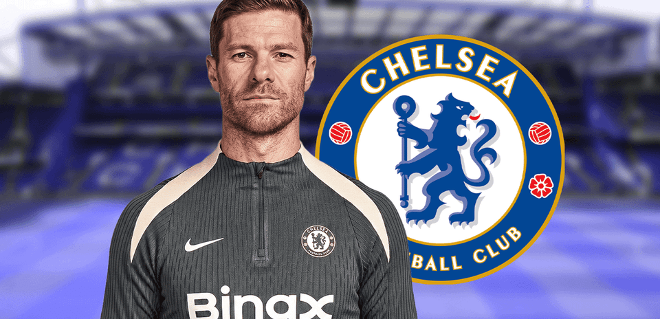 Entrenador de Chelsea con escudo del club de fondo