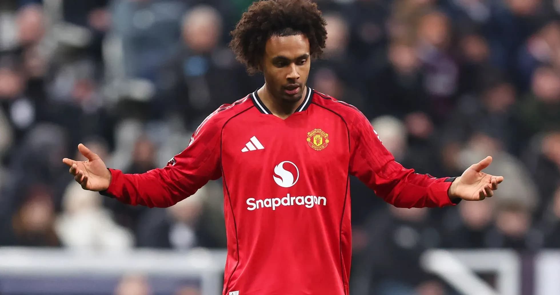 Jugador de Manchester United en el campo durante partido