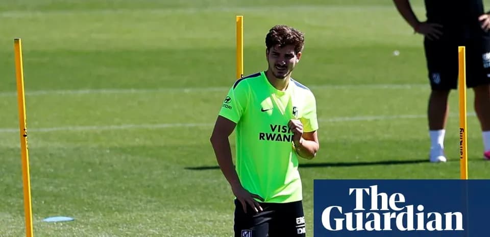 Jugador de Atlético de Madrid entrenando en el campo