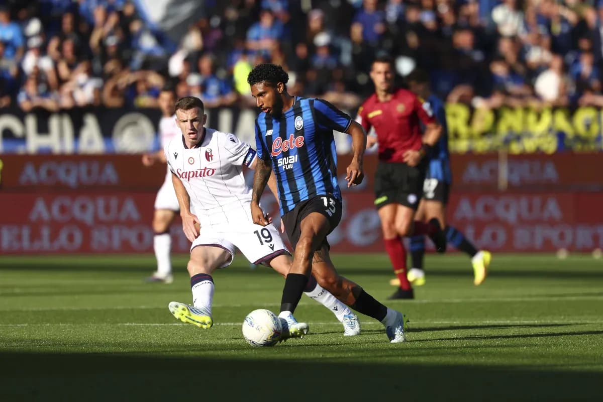Atalanta contra Bologna en partido de fútbol