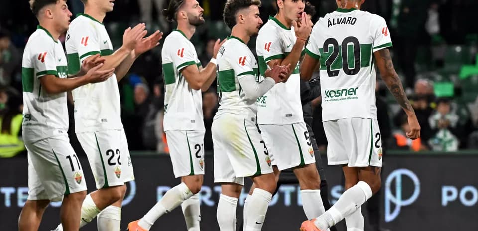 Jugadores de Elche celebrando un gol