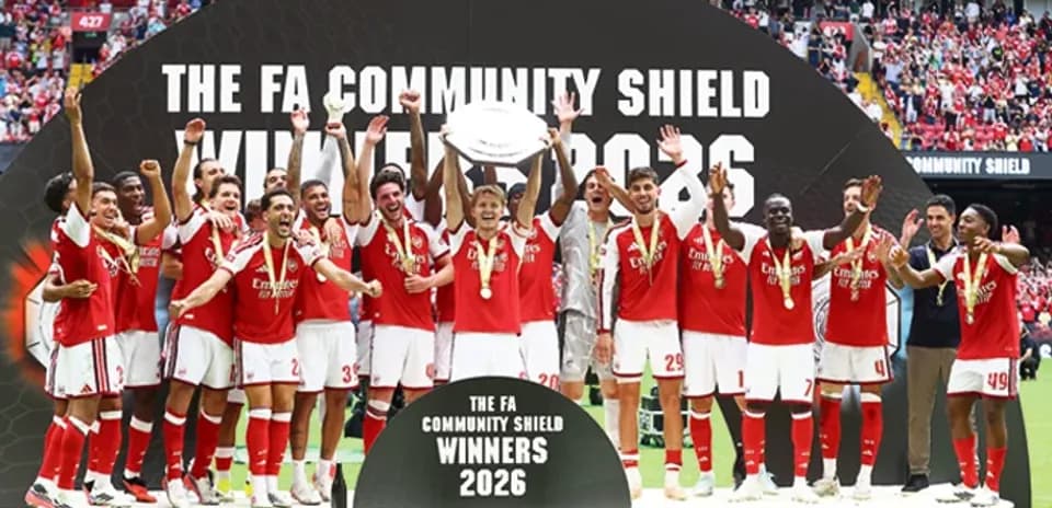 Jugadores de Arsenal celebrando su victoria en 2026