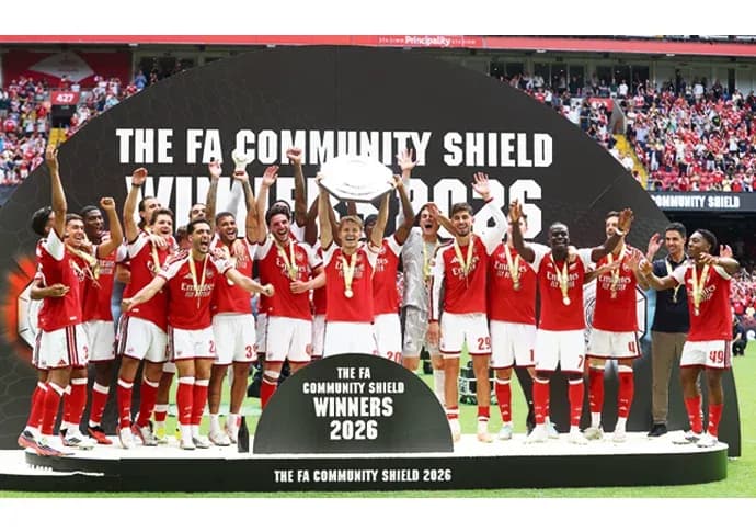 Jugadores de Arsenal celebrando su victoria en 2026
