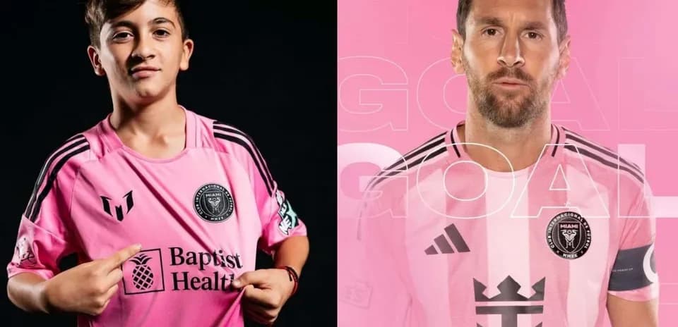Niño y jugador en camisetas del Inter Miami