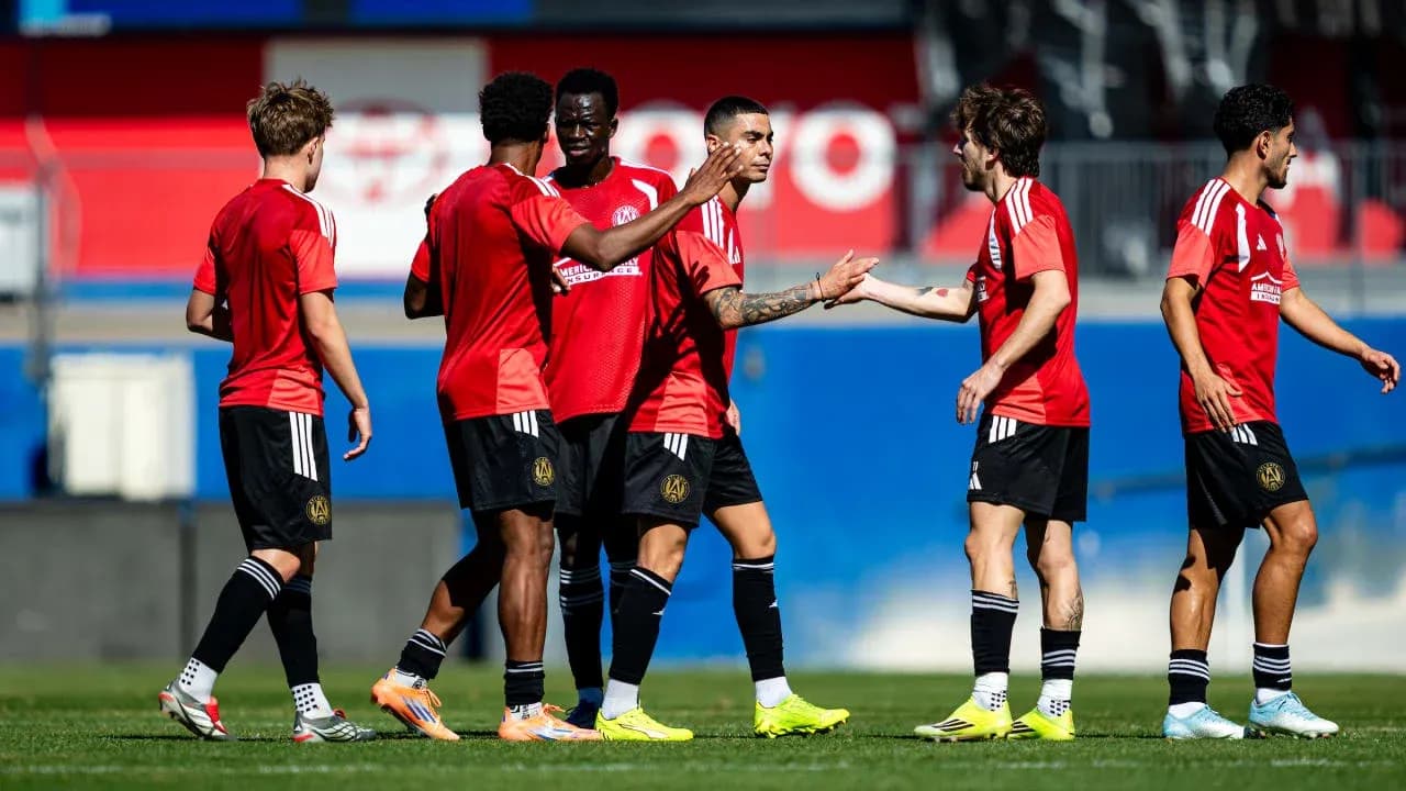 Jugadores de Atlanta United celebrando en entrenamiento