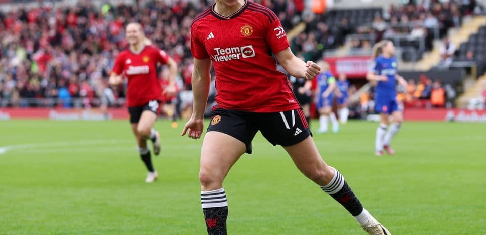 Jugadora de Manchester United celebra un gol
