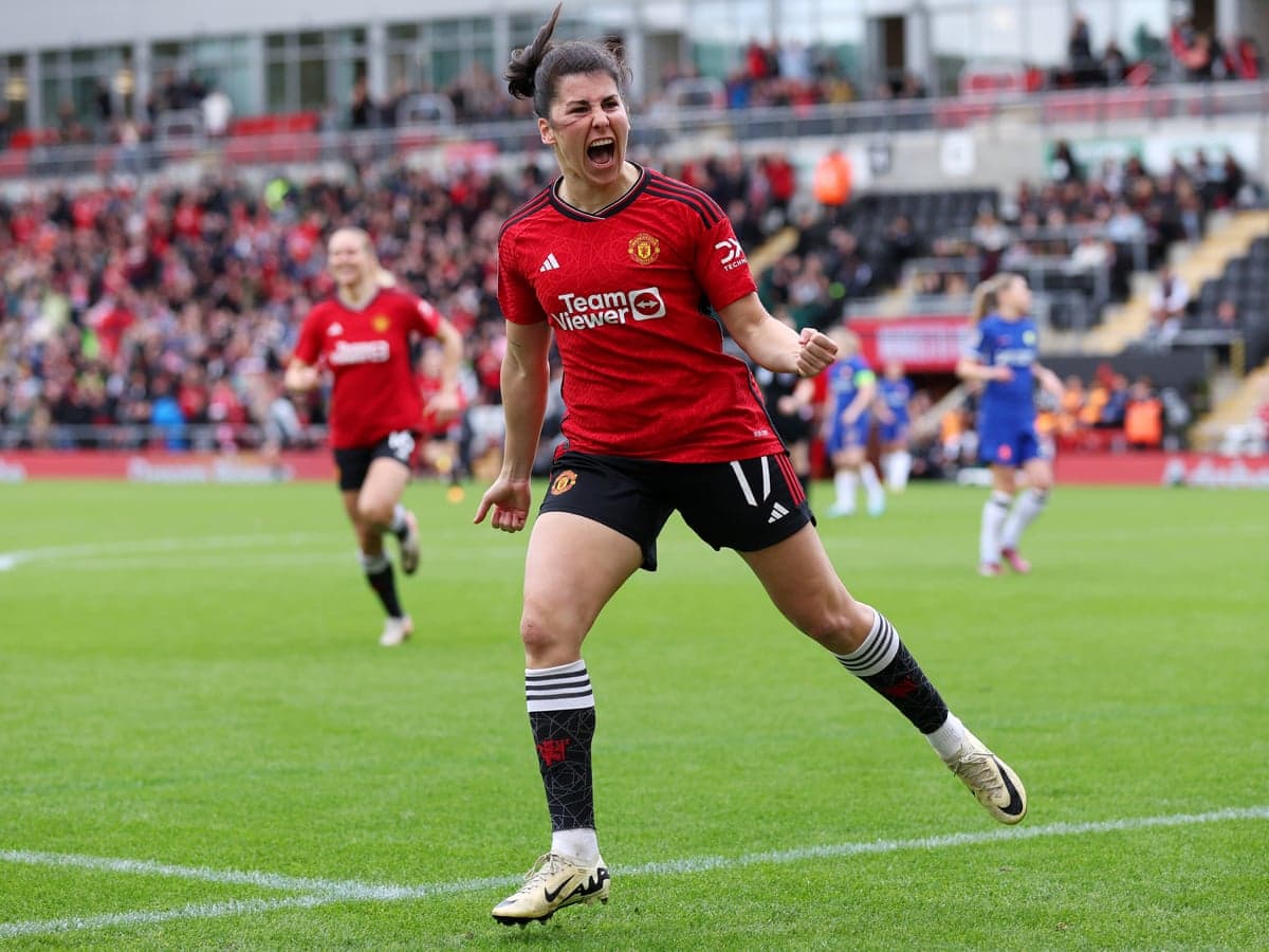 Jugadora de Manchester United celebra un gol