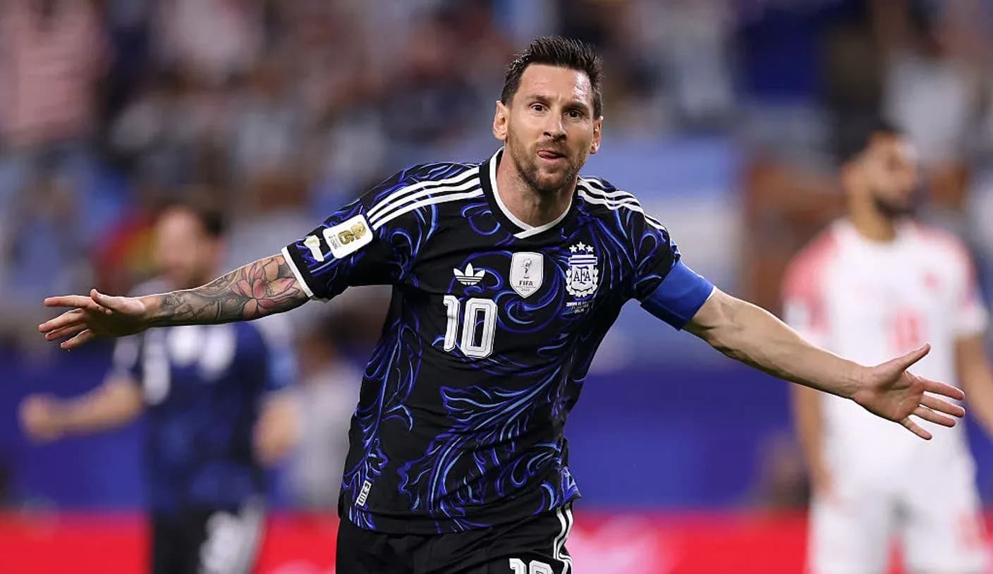 Lionel Messi celebrando un gol en partido de fútbol