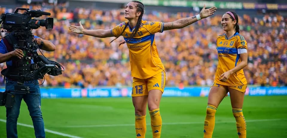 Jugadoras de Tigres UANL celebrando un gol
