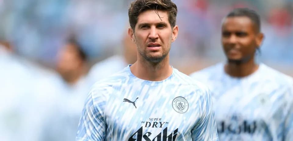 Jugador de Manchester City en uniforme de calentamiento