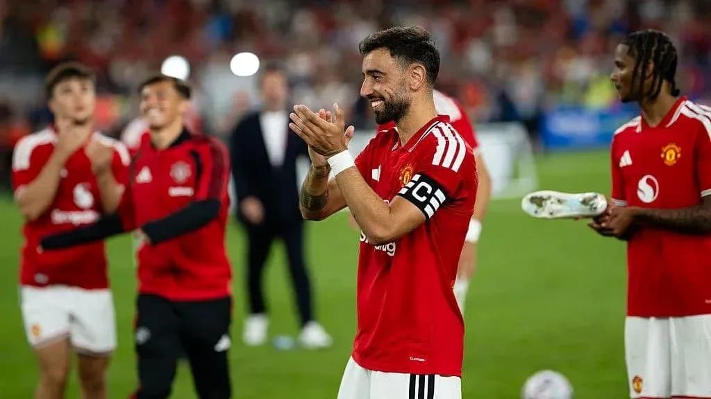 Jugadores de Manchester United celebrando en el campo
