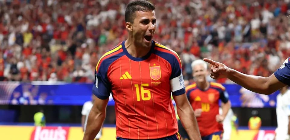 Jugador de España celebrando un gol en partido