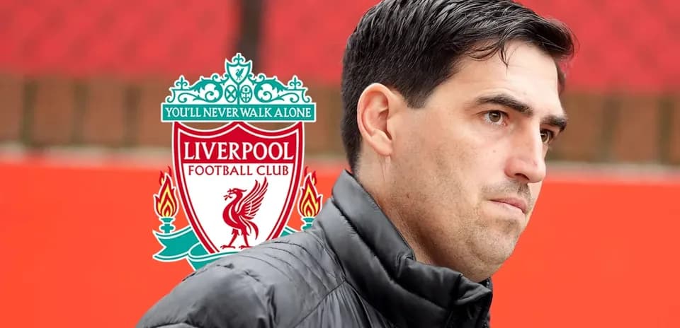 Entrenador de Liverpool con logotipo del club