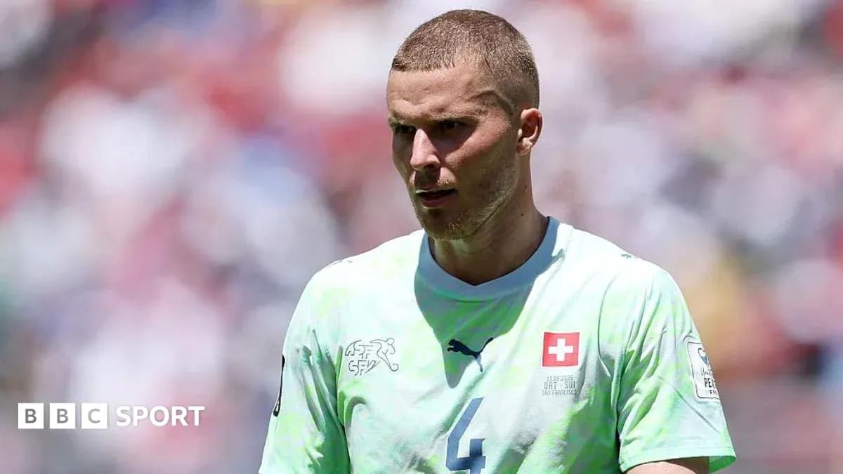 Jugador de Suiza en campo durante un partido